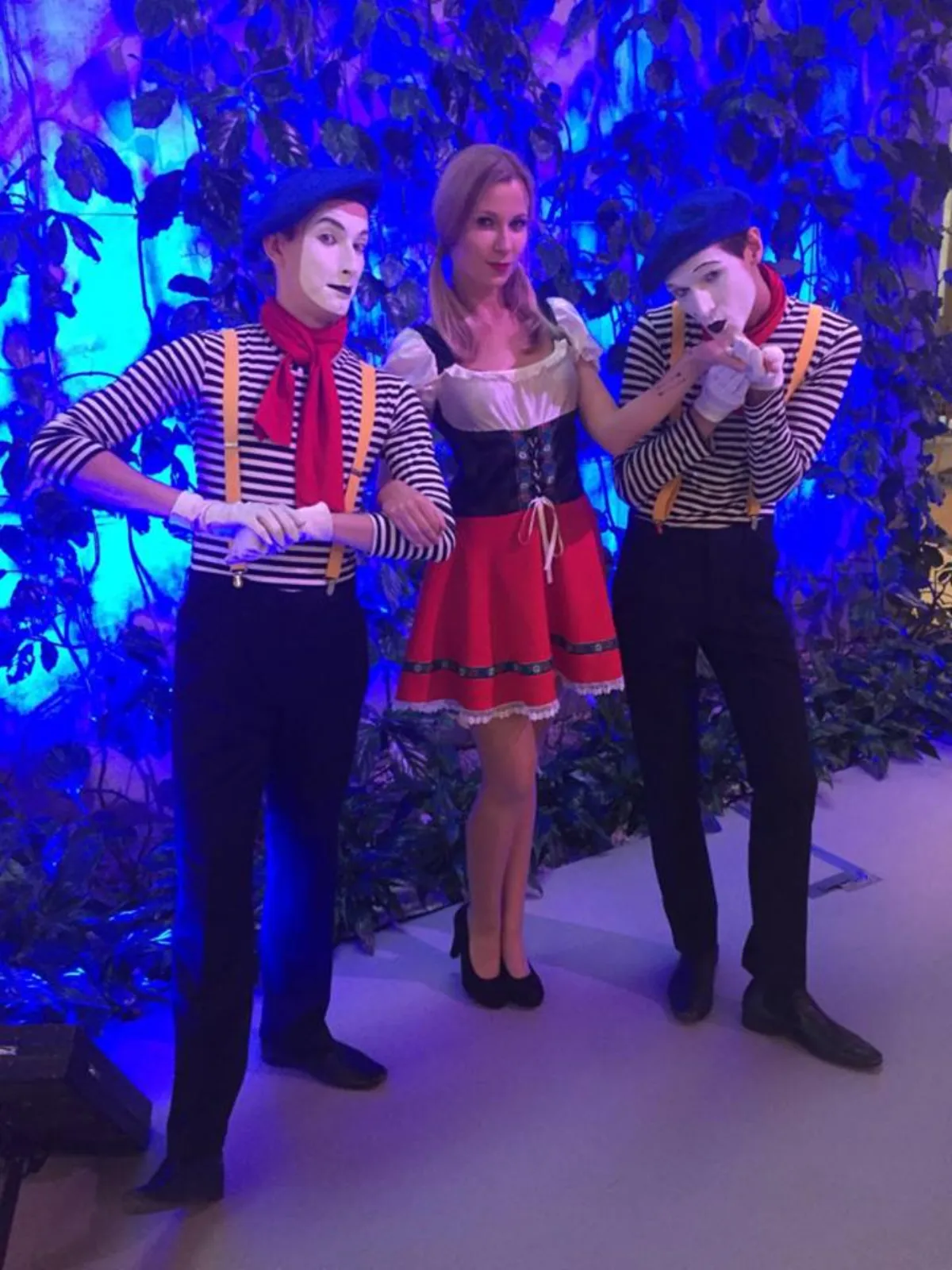 Bavarian-Themed Hostesses - photo 3