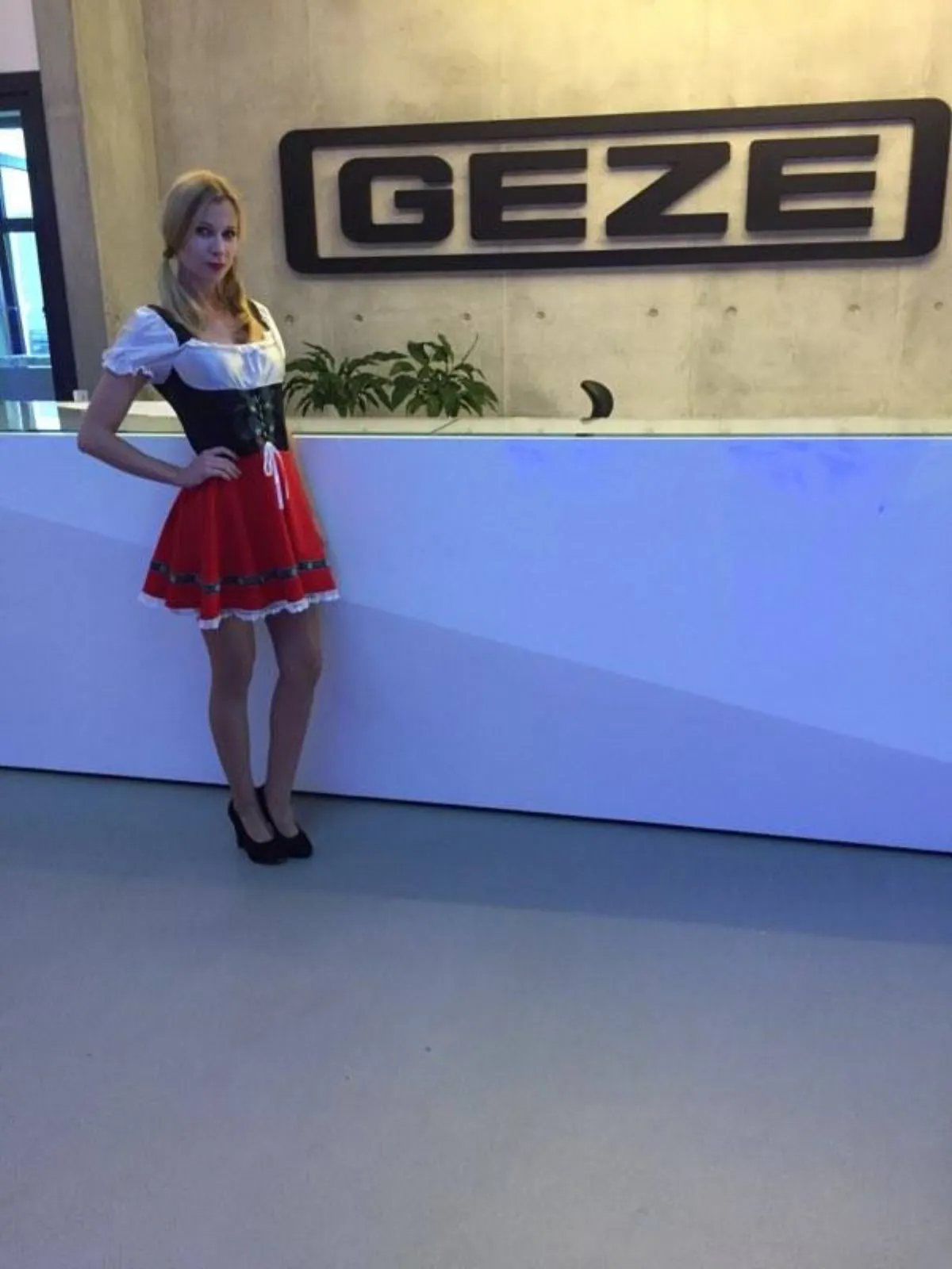 Bavarian-Themed Hostesses - photo 7