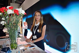 Hostessy Targi Zbrojeniowe MSPO w Kielcach podczas pracy. | Agencja hostess Creative-Agency.pl - zdjęcie 10