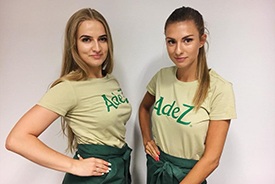 Hostessy podczas akcji promocyjnej dla firmy AdeZ. | Ogólnopolska agencja hostess Creative-Agency.pl