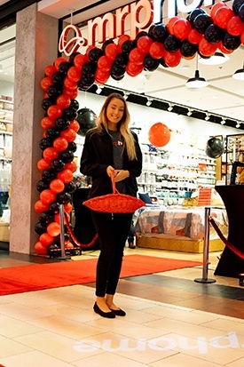 Hostessy podczas otwarcia sklepu w Magnolia Park. | Agencja hostess zapewnia hostessy na akcje promocyjne - zdjęcie 4.